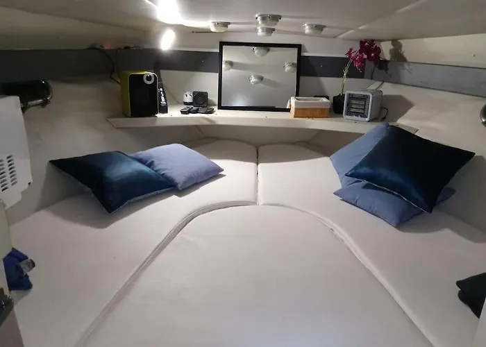 Exclusive Boat In Marina De Valencia, Ideal For Couples