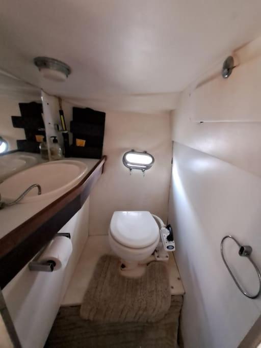 Botel Exclusive Boat In Marina De Valencia, Ideal For Couples Valencia