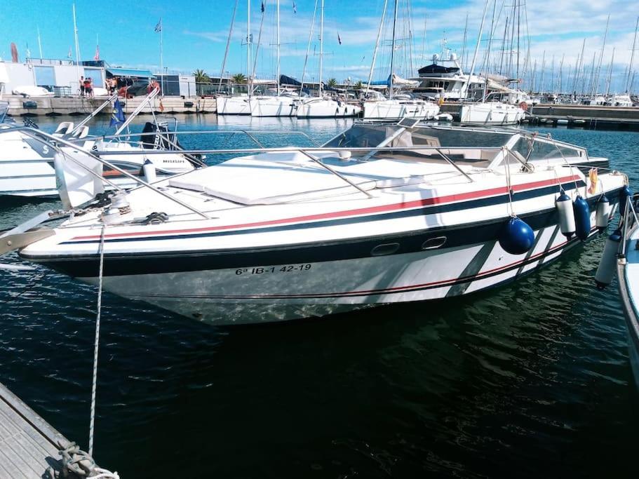 Botel Exclusive Boat In Marina De Valencia, Ideal For Couples